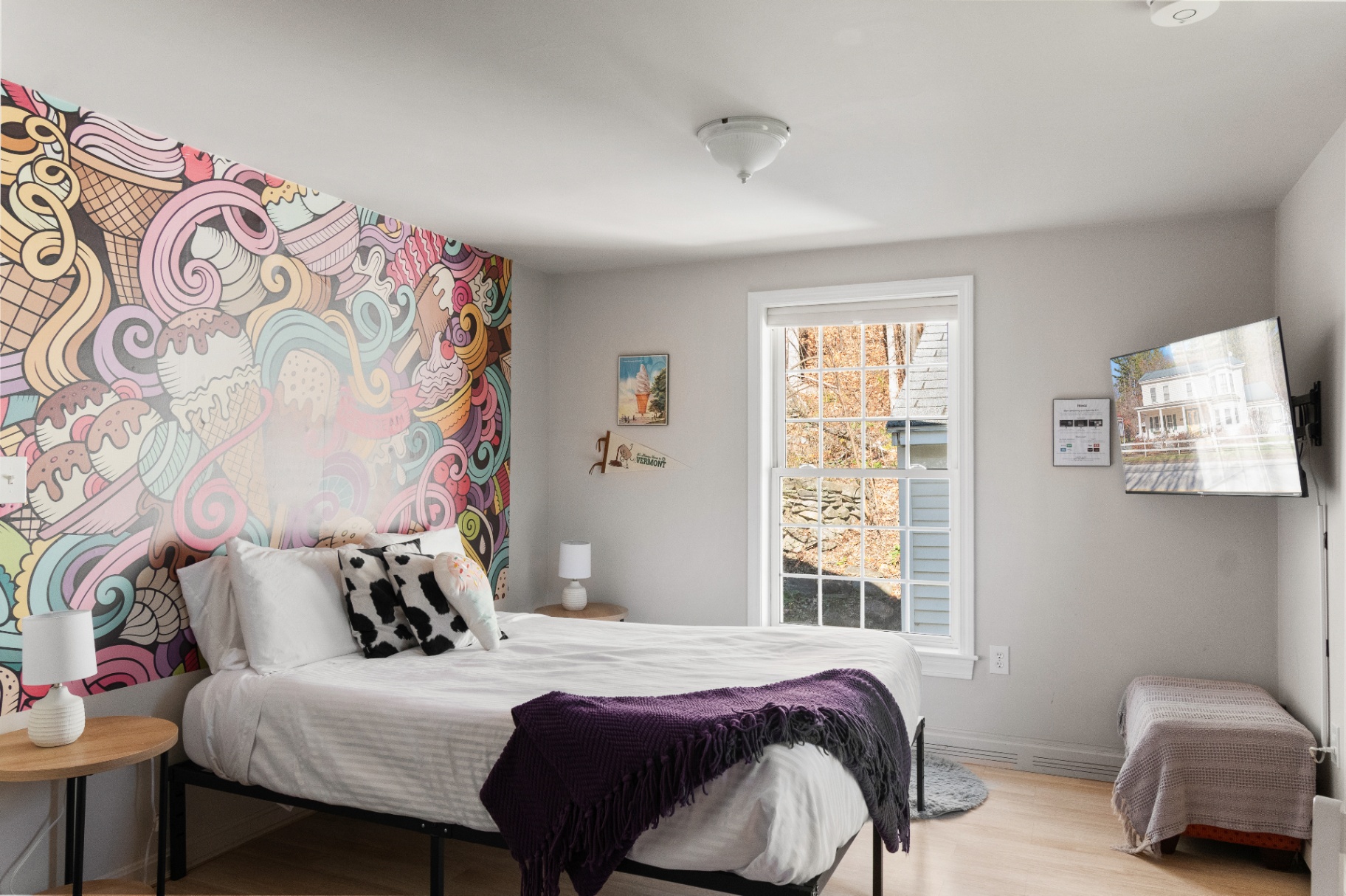 Queen bed with pastel ice cream mural accent wall
