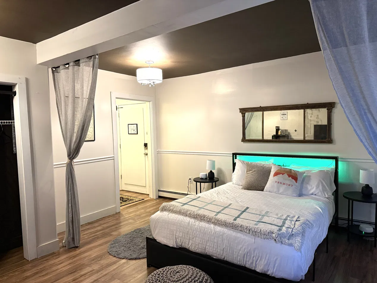 Woodstock Suite interior