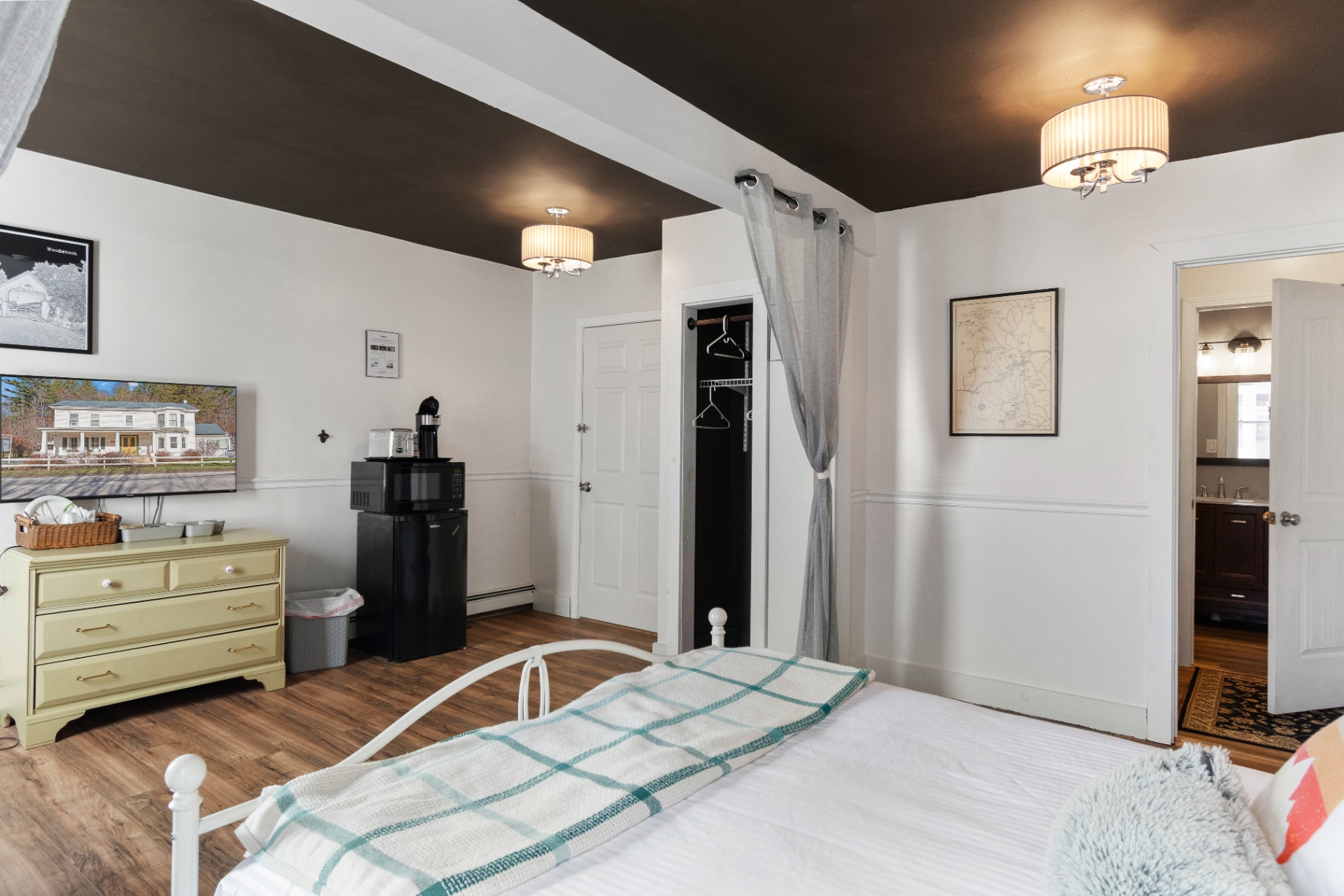 Woodstock Suite interior toward bath and kitchenette