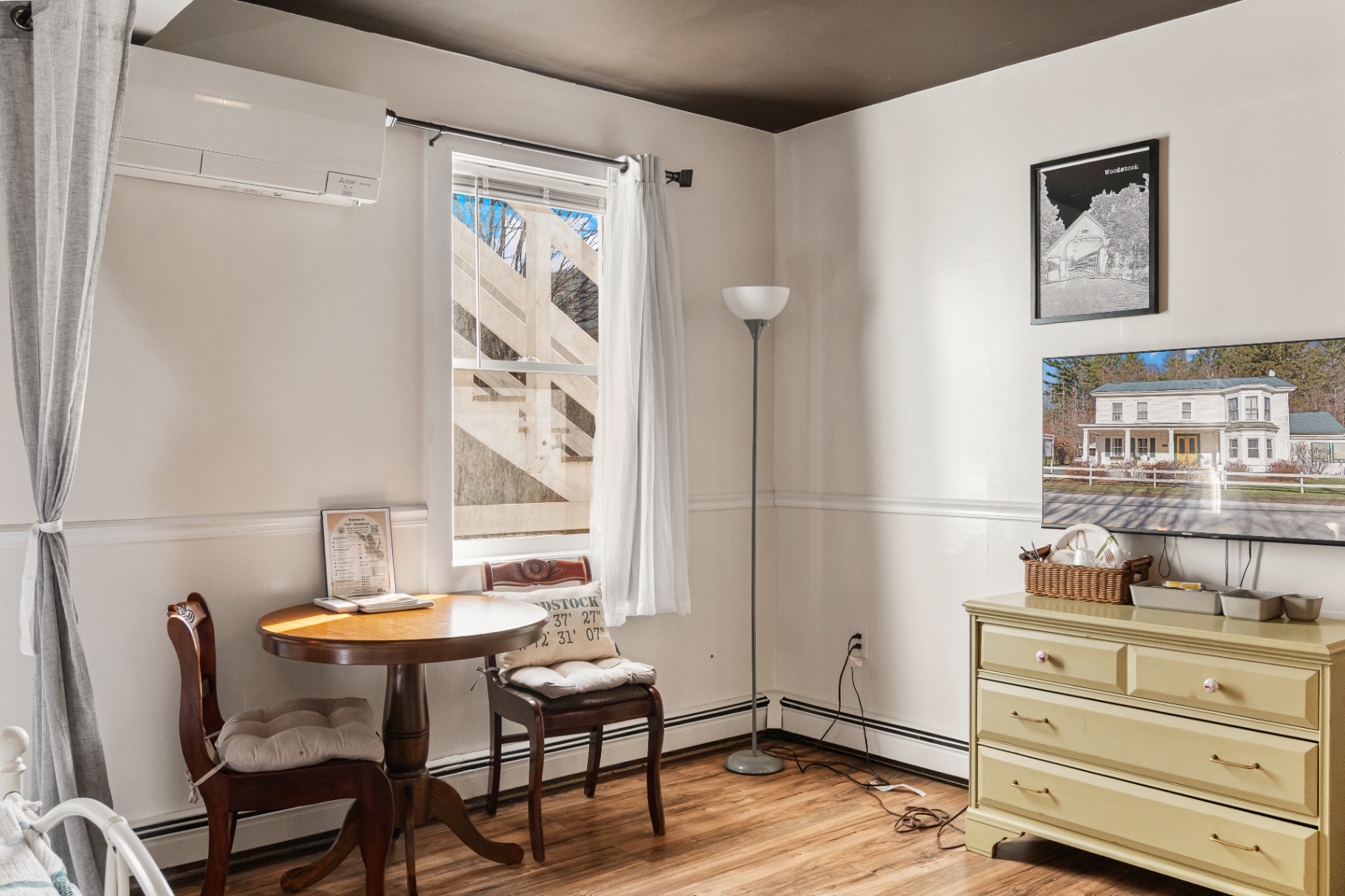 Woodstock Suite table nook and dresser